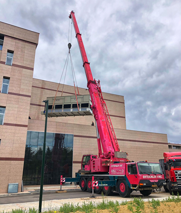 vinç, taşımacılık, mobil vinç, Hiab, kamyonüstü vinç, manlift, forklift, nakliye, sepetli platform, çekici, yük kaldırma, taşıma, taşıma hizmetleri, güvenli taşımacılık, profesyonel vinç hizmetleri, iş makinaları, kaldırma ekipmanları, taşıma araçları, ağır yükler, vinç kiralama, yüksek yerlere erişim, lojistik çözümleri, taşıma ekipmanları, taşıma operasyonları, yük taşıma, taşıma şirketi, kargo taşımacılığı, taşımacılık hizmetleri, vinç operatörü, taşıma lojistiği, kaldırma işleri, vinç hizmetleri, endüstriyel taşımacılık, vinç operasyonları, taşıma firması, taşıma ve lojistik, ağır yük taşıma, vinç ve taşımacılık, yük taşıma ekipmanları, kaldırma ve taşıma, taşıma ve nakliye, vinç ve iş makinaları, vinç kiralama hizmetleri, ağır yük taşıma, vinç operatörü kiralama, kaldırma ve taşıma ekipmanları, vinç kiralama fiyatları, vinç kiralama şirketleri
